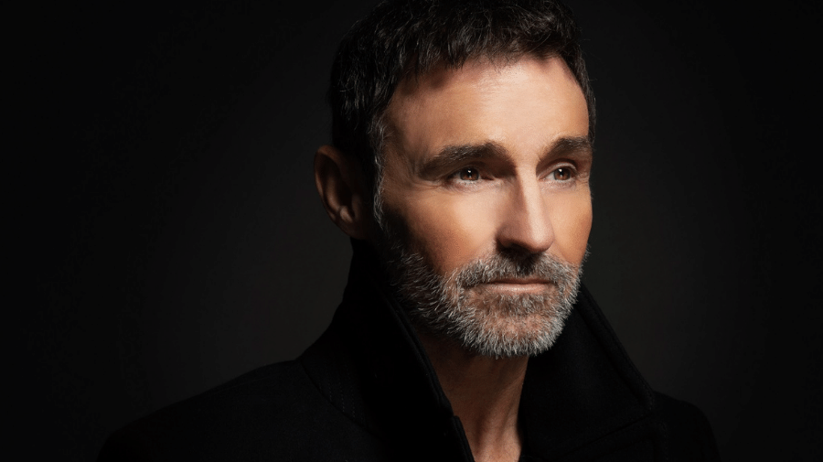 image of Marti Pellow looking in to the distance