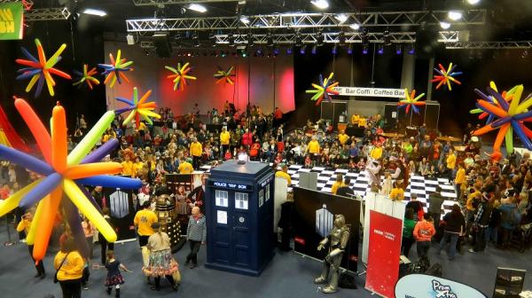 Volunteers in their yellow jumpers 