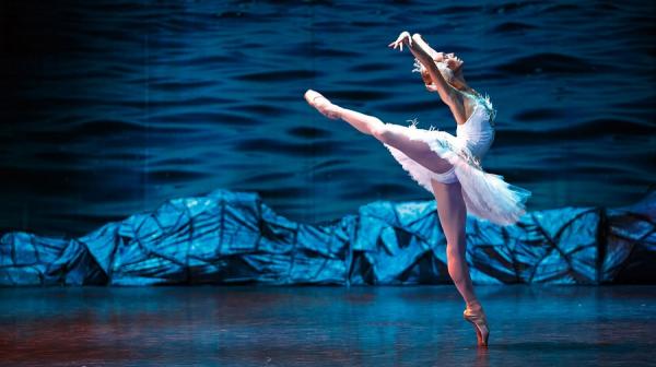 ballet dancer on pointe